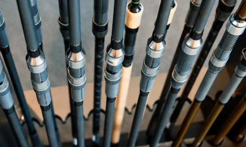 新手必看！鱼竿避坑指南：长节竿/短节竿/碳素/玻璃钢，一次说透